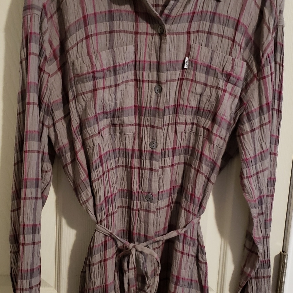 Grey & rose crepy Levi's button down w tie waist